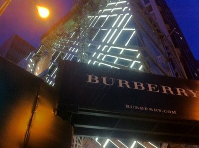 Burberry a Chicago, meganegozio con pareti in camoscio