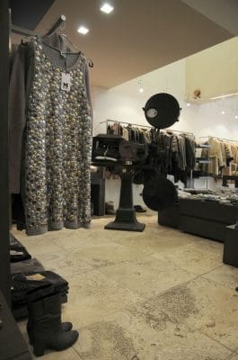 Consumi, si teme il flop natalizio. “Anticipate i saldi”