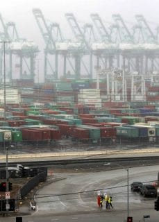 Usa: sciopero nei porti di LA e Long Beach, bloccato il 31% dell’import calzaturiero