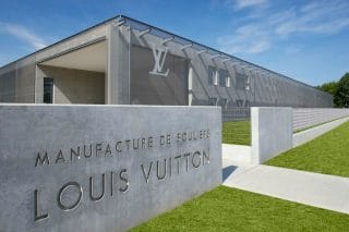 Louis Vuitton, la Procura di Venezia apre un fascicolo sullo stabilimento calzaturiero di Fiesso d’Artico