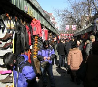 Guangzhou: il 40% degli accessori in vendita “non regolare”