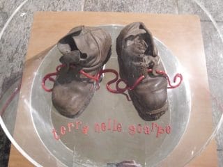 Inaugurata a Milano la mostra “Terra nelle scarpe”