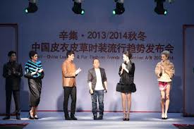 Xinji (Cina): affari a gonfie vele alla fiera della pelliccia
