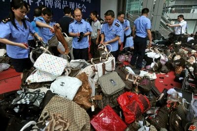 Contraffazione: colossale sequestro in Cina
