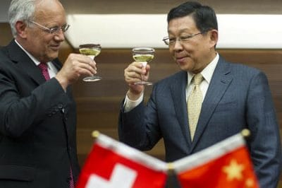 La Cina litiga con l’Unione Europea ma firma un accordo di libero scambio con la Svizzera