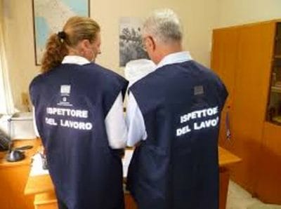 Pomigliano, lavoro nero in due calzaturifici