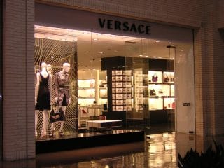 Versace non interessa ai colossi del lusso coreani