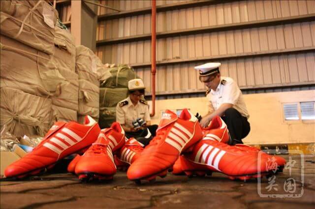 Adidas made shop in cina prezzo