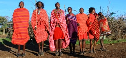 Maasai che indossano la shuka