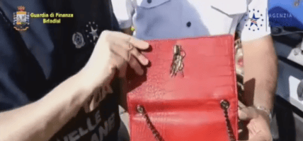 GdF sequestra al Porto di Brindisi 600 borse false