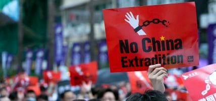 Ancora proteste a Hong Kong e il lusso crolla