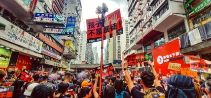 Gli analisti spiegano le conseguenze sul lusso delle proteste di Hong Kong