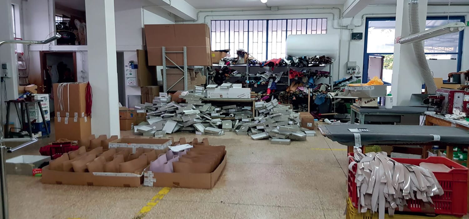 Furto a orologeria nelle Marche: svaligiata Pelletteria Minnozzi