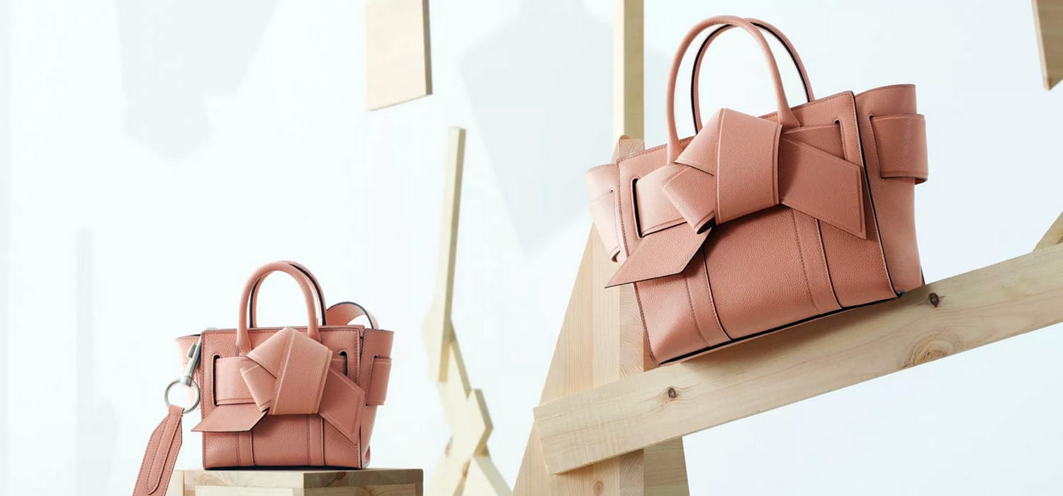 Mulberry e Acne Studios uniti per celebrare la libertà creativa