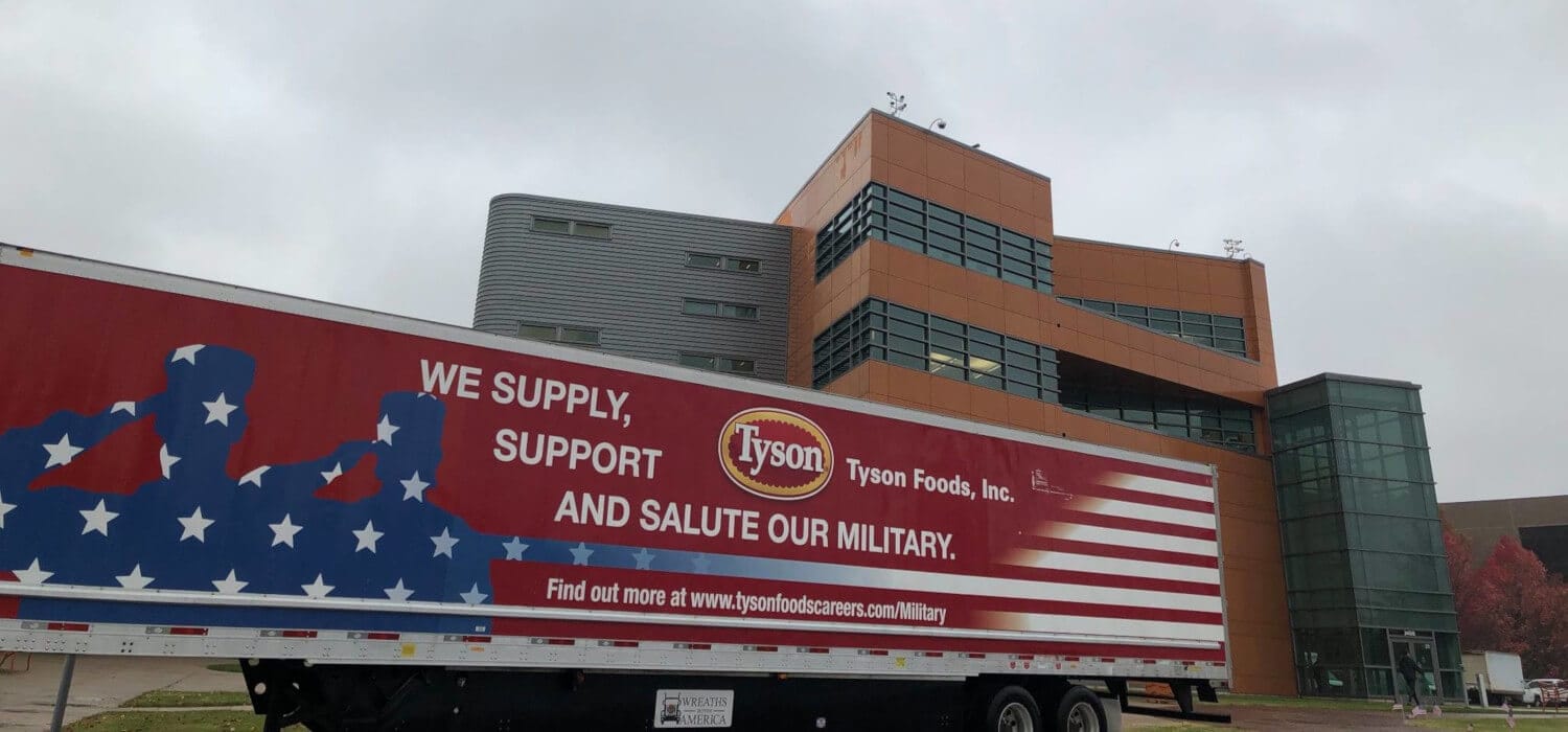 Tyson, il bilancio frenato da un incendio: utili giù dell’8,8%