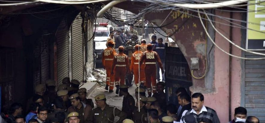 In India brucia una pelletteria: 43 morti a Nuova Delhi