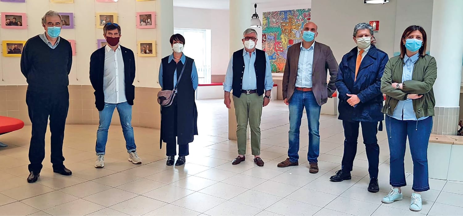 Sciarada: 10 Chromebook al Cattaneo lo studio a distanza