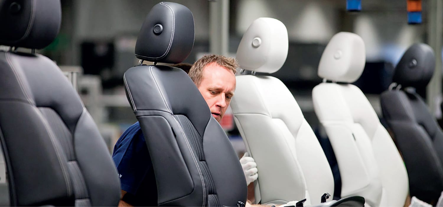 Covid-19 affects Faurecia and Adient: revenue down and contracts reviewed