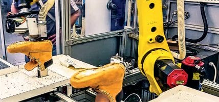 Bangladesh, robot in the factory to cut shoe costs in half