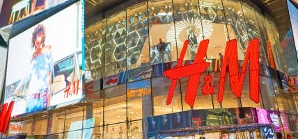 H&M fa i conti con CRV: chiude 250 store e punta sul digitale