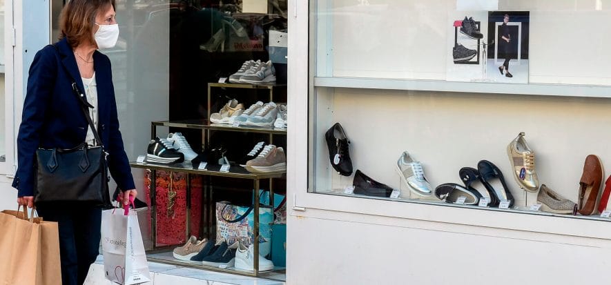 Ristori Ter risolve l’errore: i negozi di scarpe rientrano