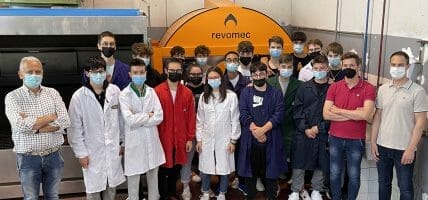 Revomec sostiene il Galilei: donata una botte di follonaggio