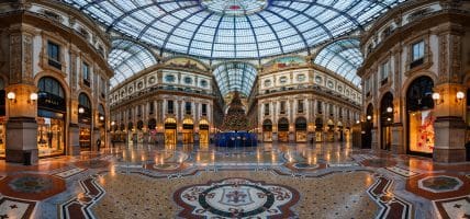 Da Milano a Venezia, le griffe puntano (anche) sul retail fisico
