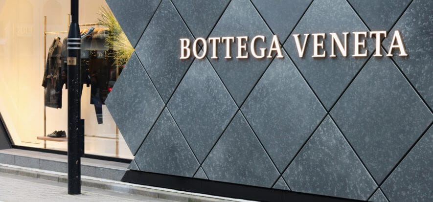 La polemica su Bottega Veneta, che non vende a clienti russi