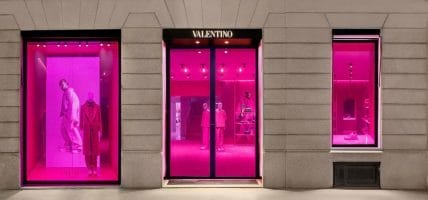 Energy: Valentino switches off shop windows, fashion waits for the government