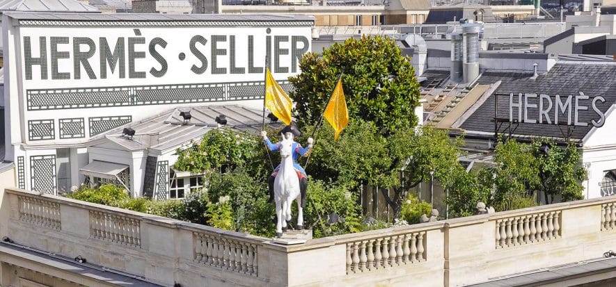 Hermès nel 2022 fa +38% di utili e regala 4.000 euro ai dipendenti
