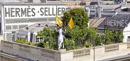 Hermès nel 2022 fa +38% di utili e regala 4.000 euro ai dipendenti