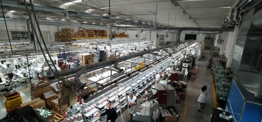 Valmor lancia Randstad e Polimoda un corso per 12 orlatrici