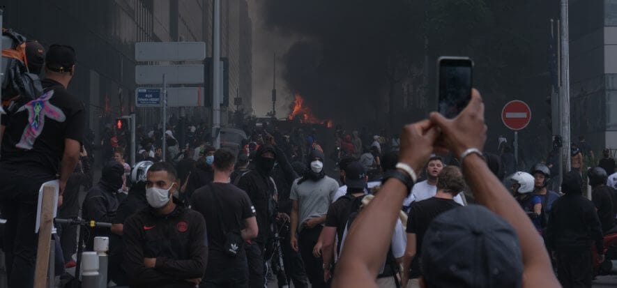 “Parigi è ricca, ma tra proteste e violenze anche molto difficile”