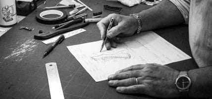 Dopo il rogo, Farida riapre il calzaturificio di Chiusi Scalo