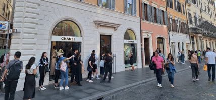 I riflessi del mercato nelle vie del lusso di Roma