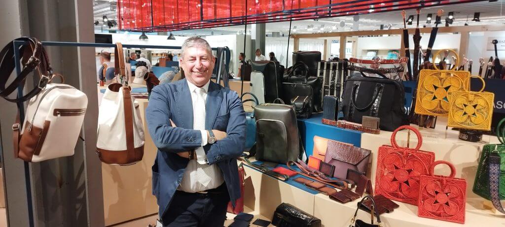 Sapphire seeks confirmation between corporate gift and proprietary branding