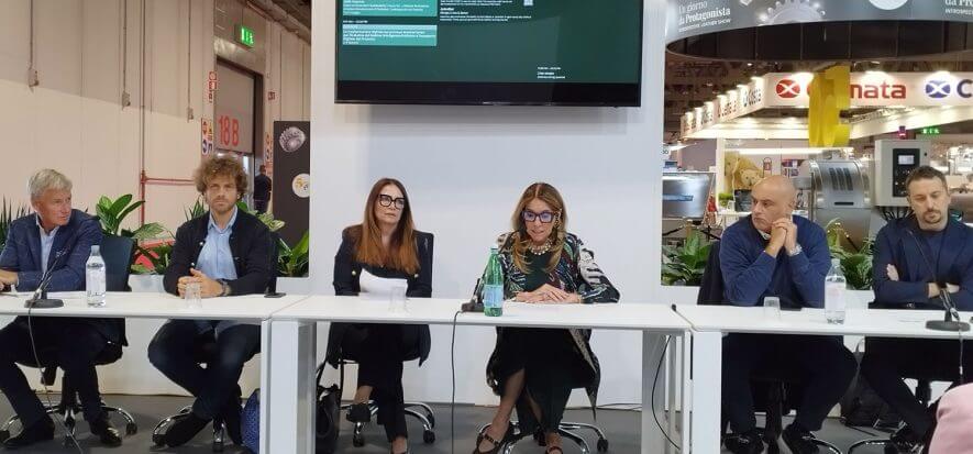 Digitalizzazione e Intelligenza Artificiale per Prada e Balenciaga