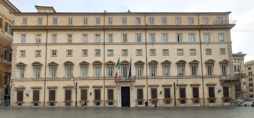Credito d’imposta, la moda al Governo: “Siamo a rischio collasso”