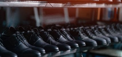 I costi invisibili della scarpe tra rischi climatici e di filiera