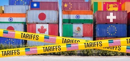 Il doppio effetto dei dazi: scarpe più care, boom dell’usato