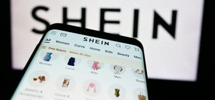 La parabola di Shein tra cause perse, sfilate e negozi fisici