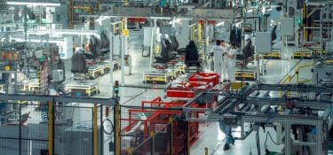 Forvia sacrifica la divisione Interni per ripagare i debiti