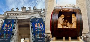 C’è un presepe in cuoio dentro un bottale in Piazza San Pietro