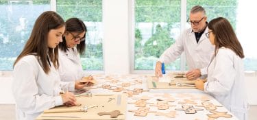 Il futuro secondo Prada: l’artigiano guadagnerà più dell’impiegato